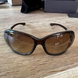 Tom Ford Brown Jennifer FT 0008 model Sunglasses- good condition!